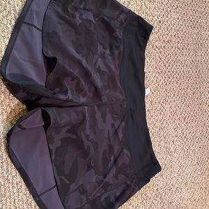 Lululemon sped up shorts 4”-size 10-black camo-like new